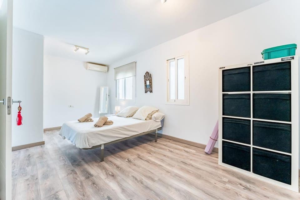 Bed, Photo of the whole room, Bedroom, towels, air conditioner