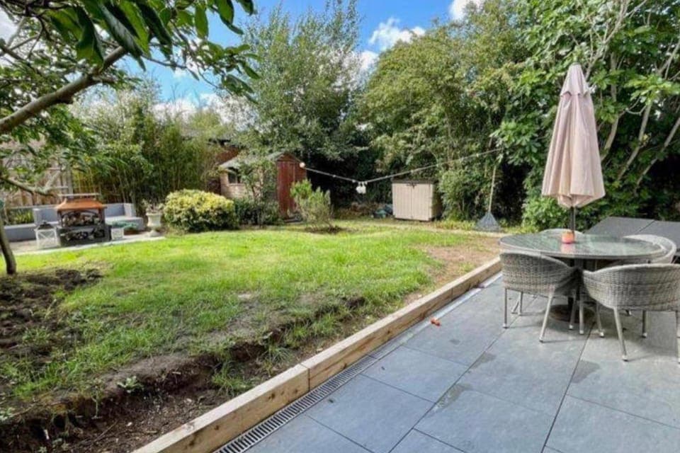 Patio, Spring, Day, Garden, Dining area, Garden view