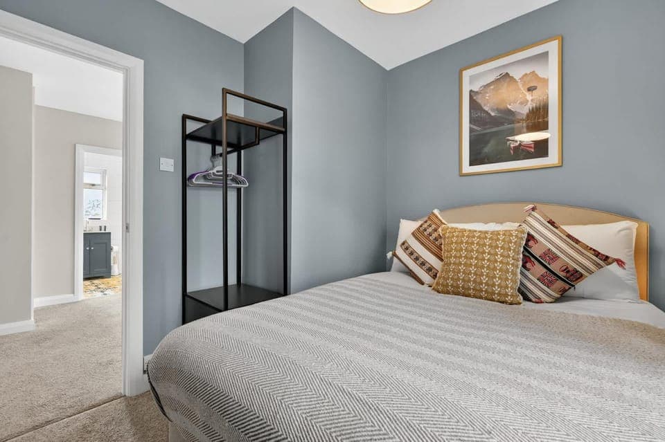 Bedroom, wardrobe