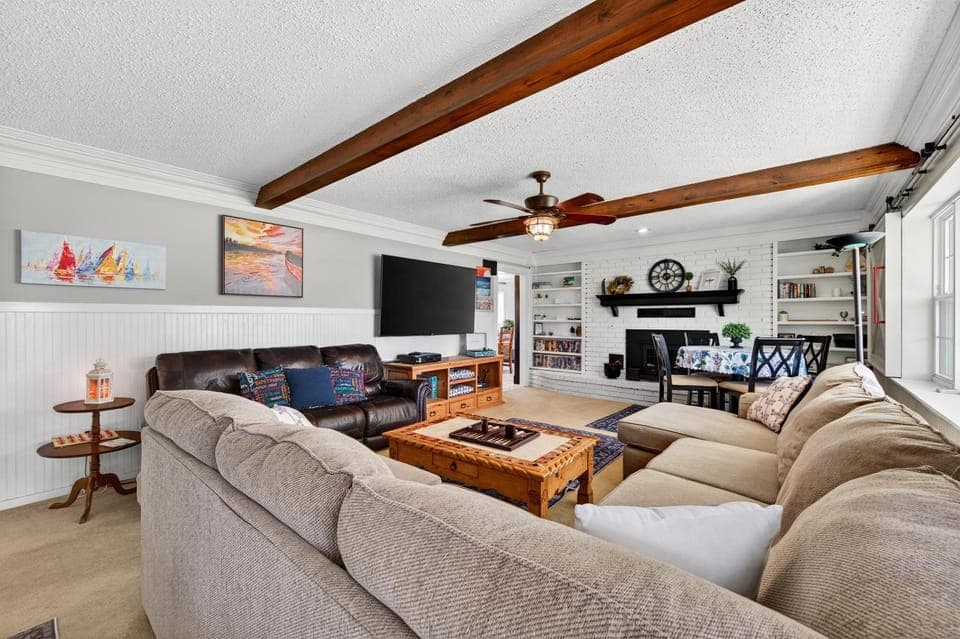 Living room, Seating area