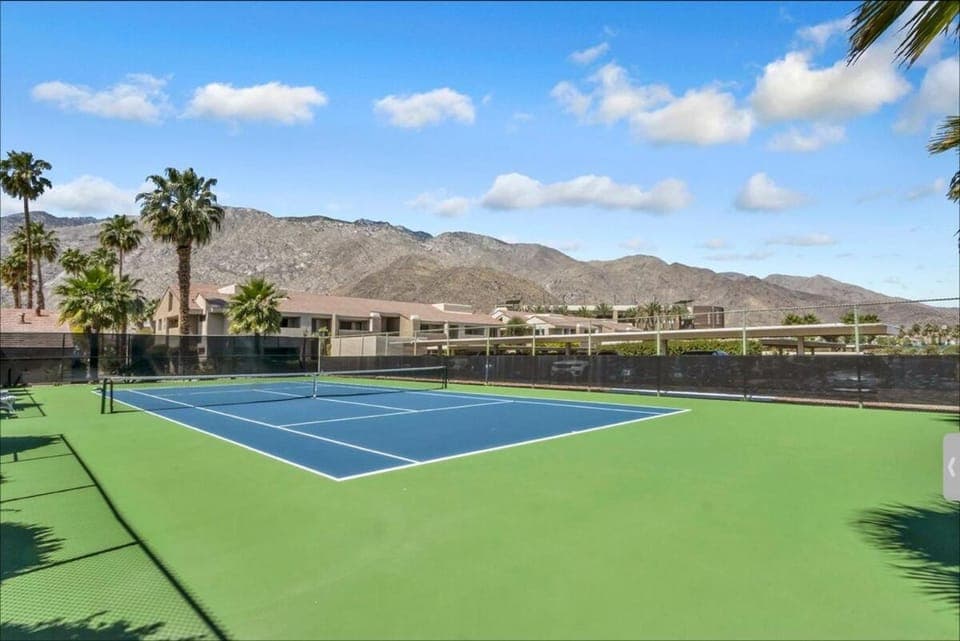 Day, Squash, Tennis court, Tennis court