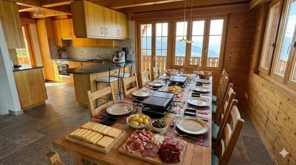 Food and drinks, Dining area, Food