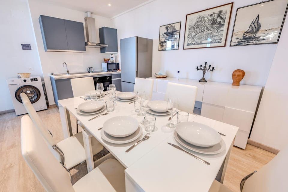 Kitchen or kitchenette, Dining area, pet friendly, stove