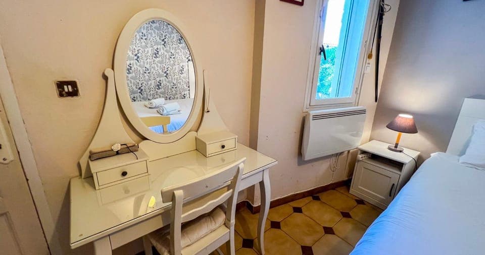 Bed, Photo of the whole room, Bedroom, hair dresser