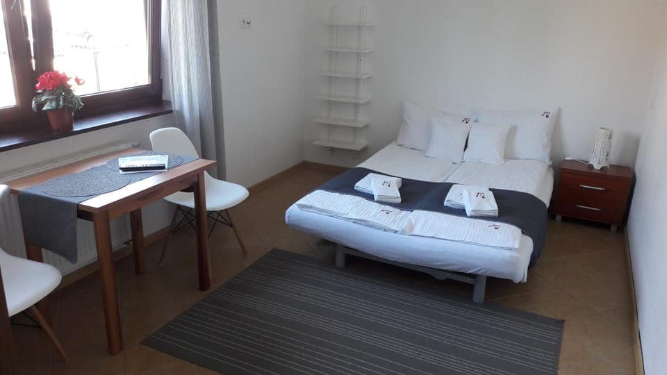 Bed, Photo of the whole room