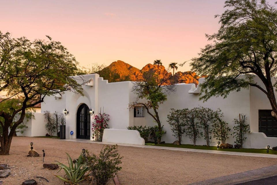 Property building, Patio, Neighbourhood, Garden, Inner courtyard view