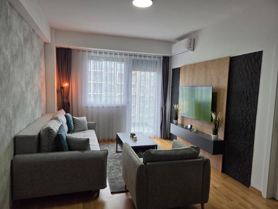 Communal lounge/ TV room, TV and multimedia, Living room, Seating area, Evening entertainment, air conditioner