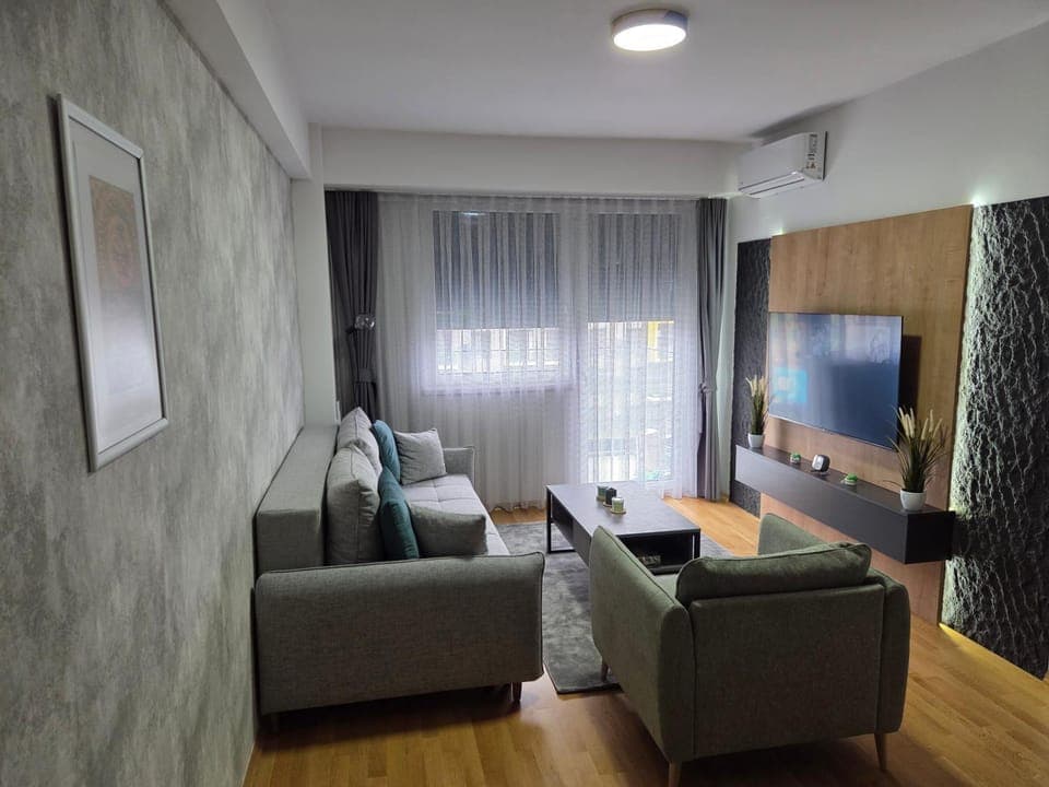 Communal lounge/ TV room, TV and multimedia, Living room, Seating area, air conditioner