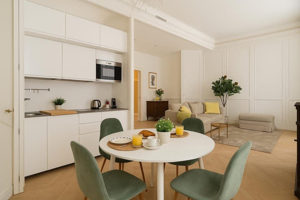 Coffee/tea facilities, Kitchen or kitchenette, Living room, Decorative detail, Seating area, Dining area, Food, oven, pet friendly, stove, toaster, kitchen