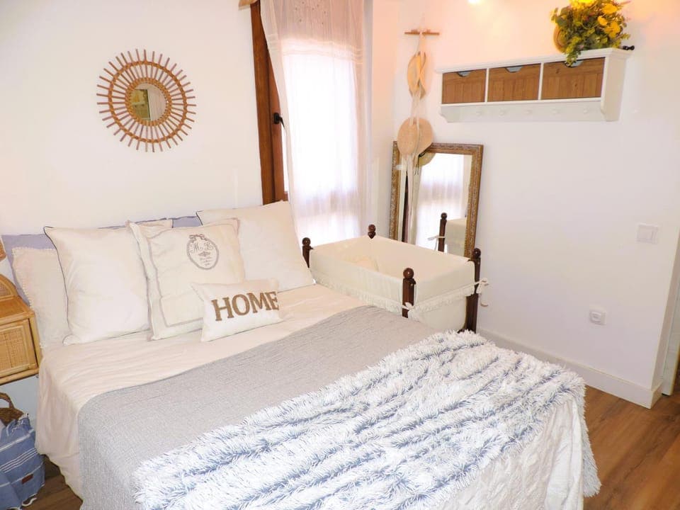 Bed, Photo of the whole room, Bedroom, cot