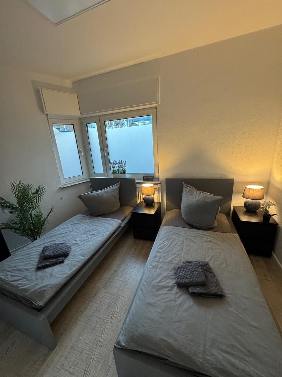 Bed, Living room, Photo of the whole room, towels