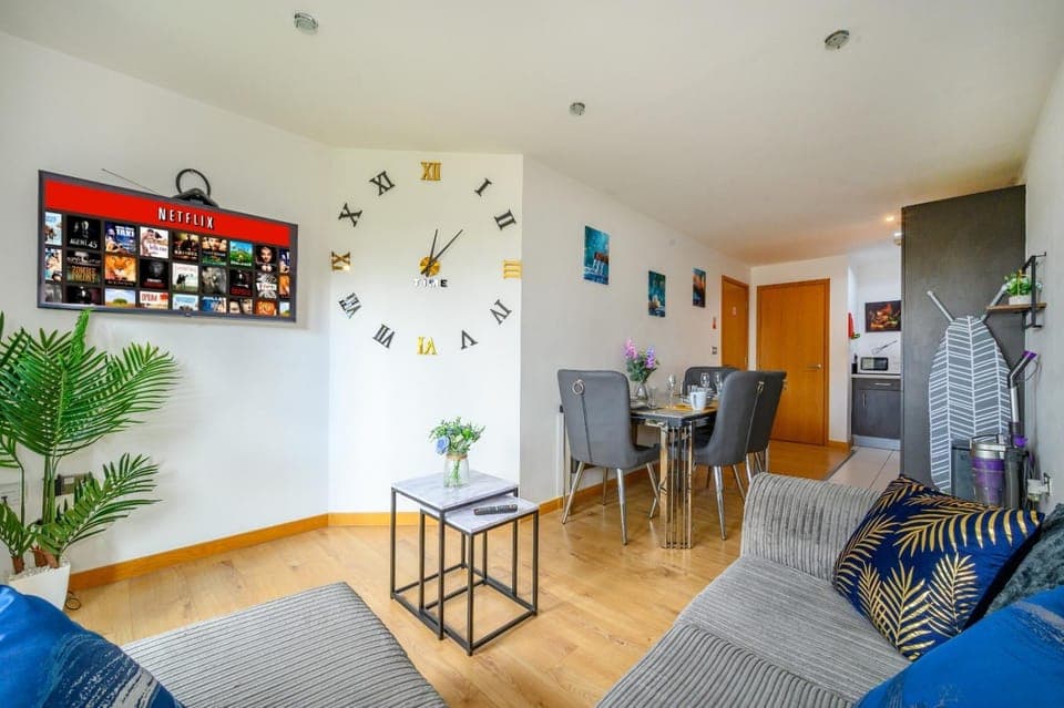 Living room, Seating area, Dining area