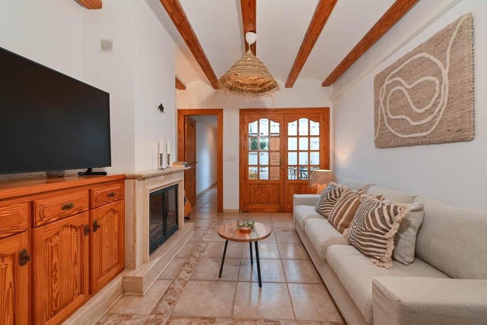 Communal lounge/ TV room, Living room