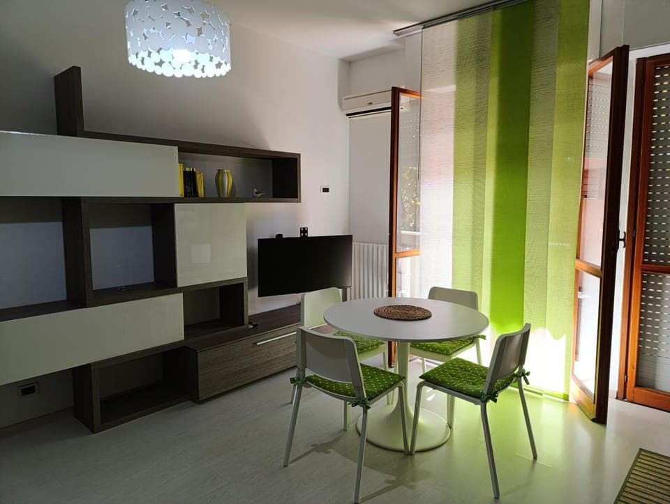 Communal lounge/ TV room, Living room, Seating area, Dining area, Evening entertainment, air conditioner