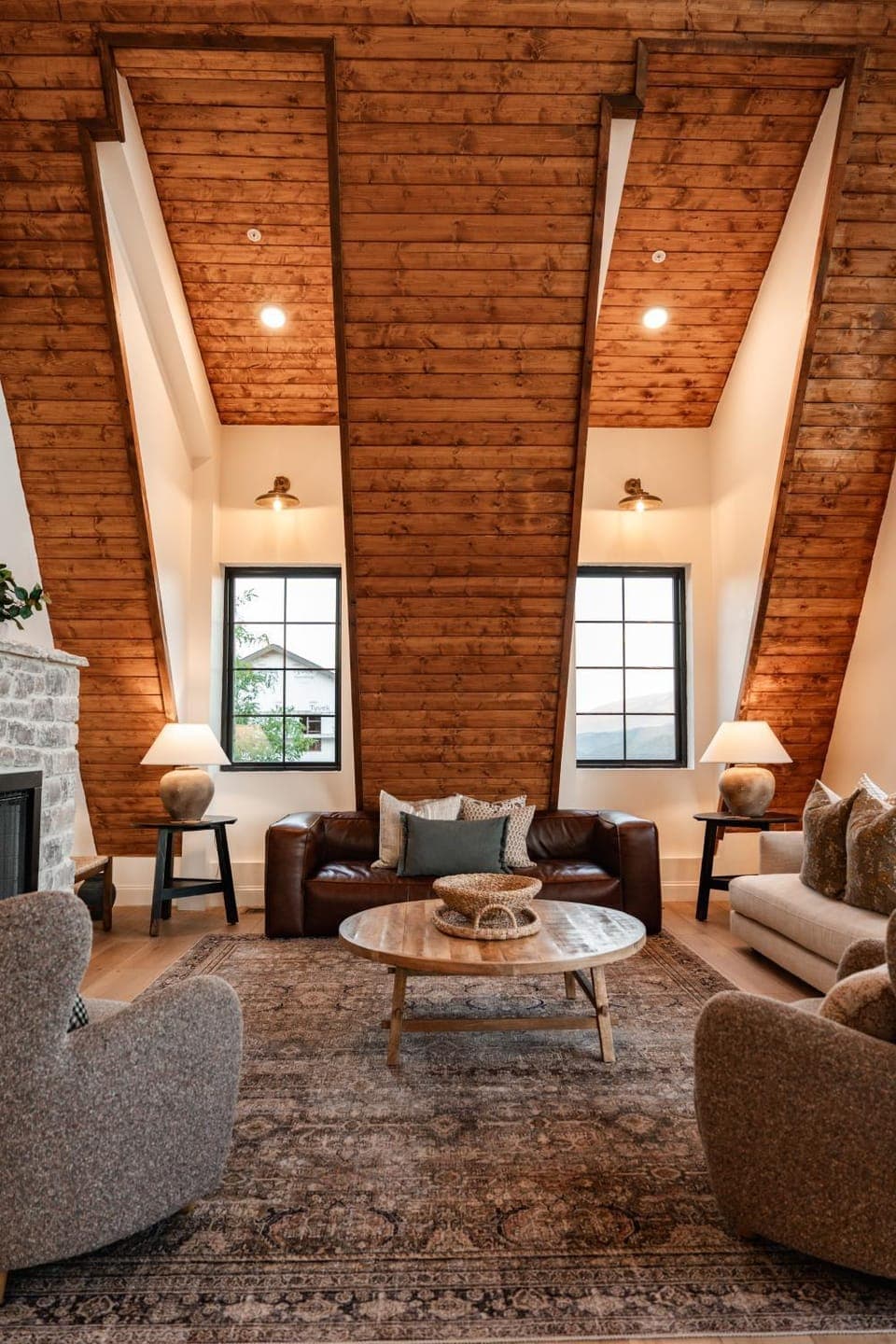 Family 5BR Cabin Near Downtown Gatlinburg With Games Hot Tub Cabin in Gatlinburg