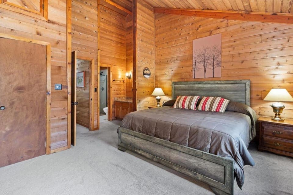 The Pacesetter Best Location on the Mountain Apartment in Snowshoe