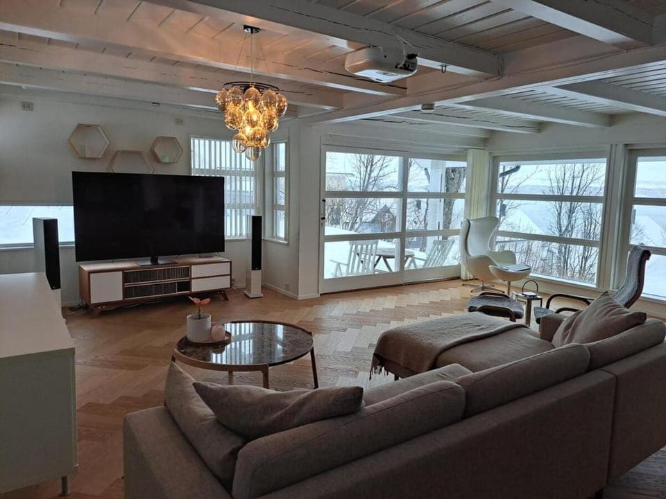 Communal lounge/ TV room, TV and multimedia, Living room, Seating area