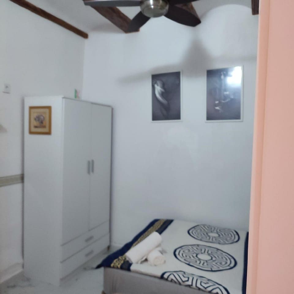 Rooms Ciudad Bella Apartment in Valencia