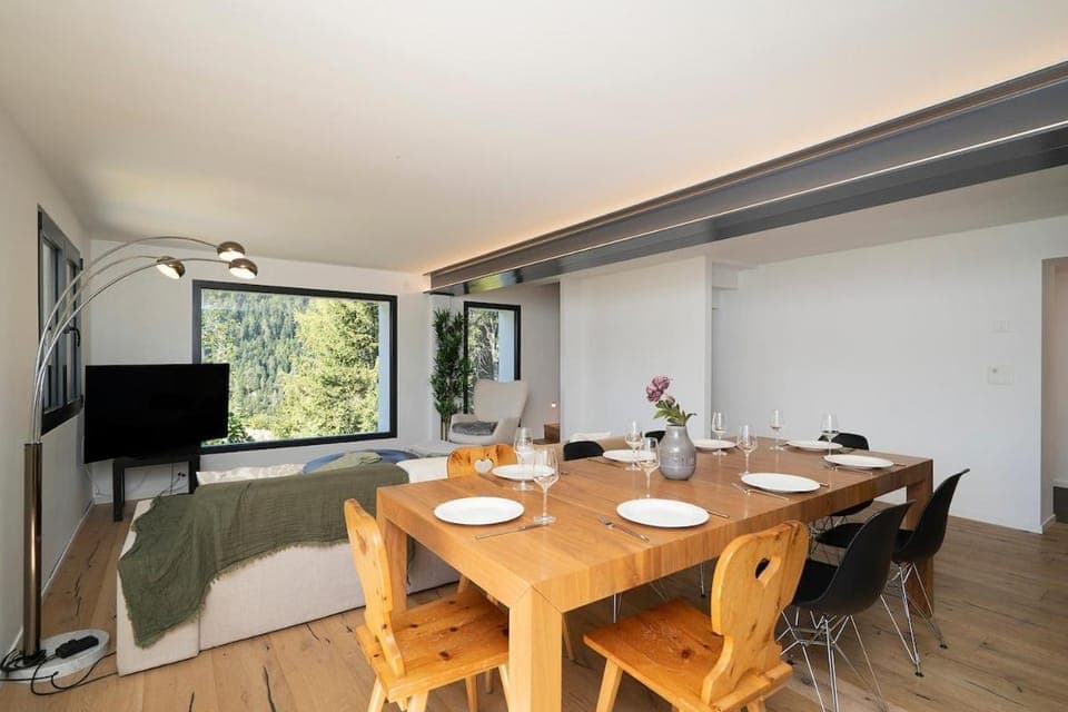 Communal lounge/ TV room, TV and multimedia, Dining area