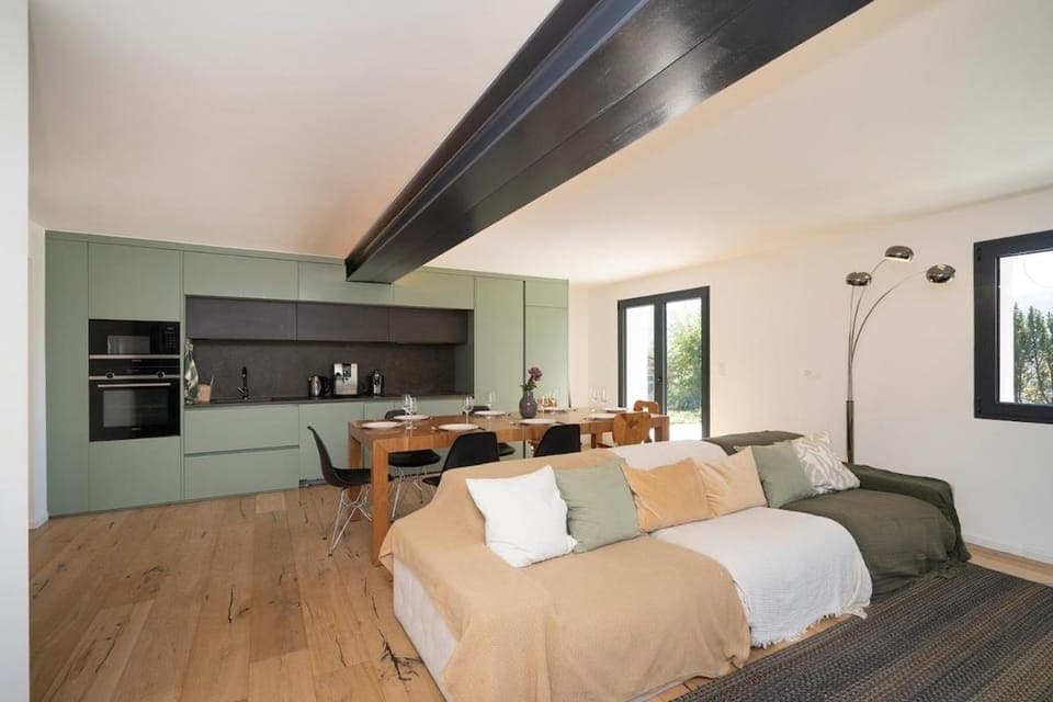 Kitchen or kitchenette, Living room, Dining area