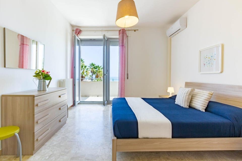 Bed, Photo of the whole room, Bedroom, wardrobe, air conditioner