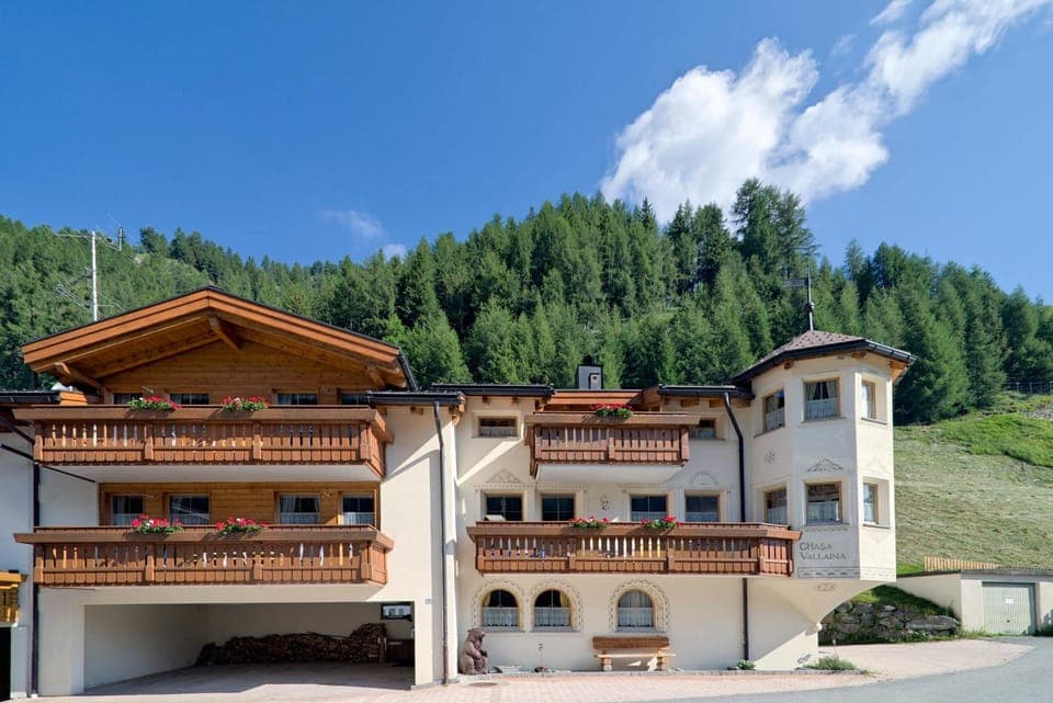 Facade/entrance, Natural landscape, Summer, Balcony/Terrace, Mountain view