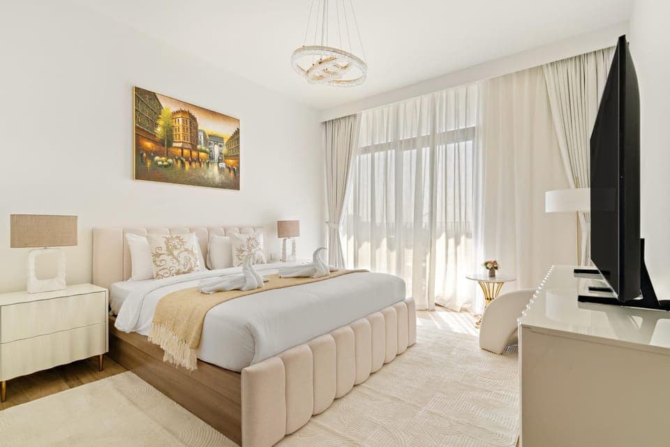 Bed, TV and multimedia, Photo of the whole room, Bedroom