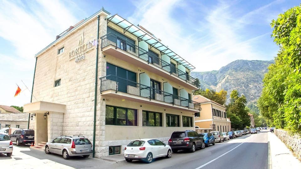 Property building, Neighbourhood