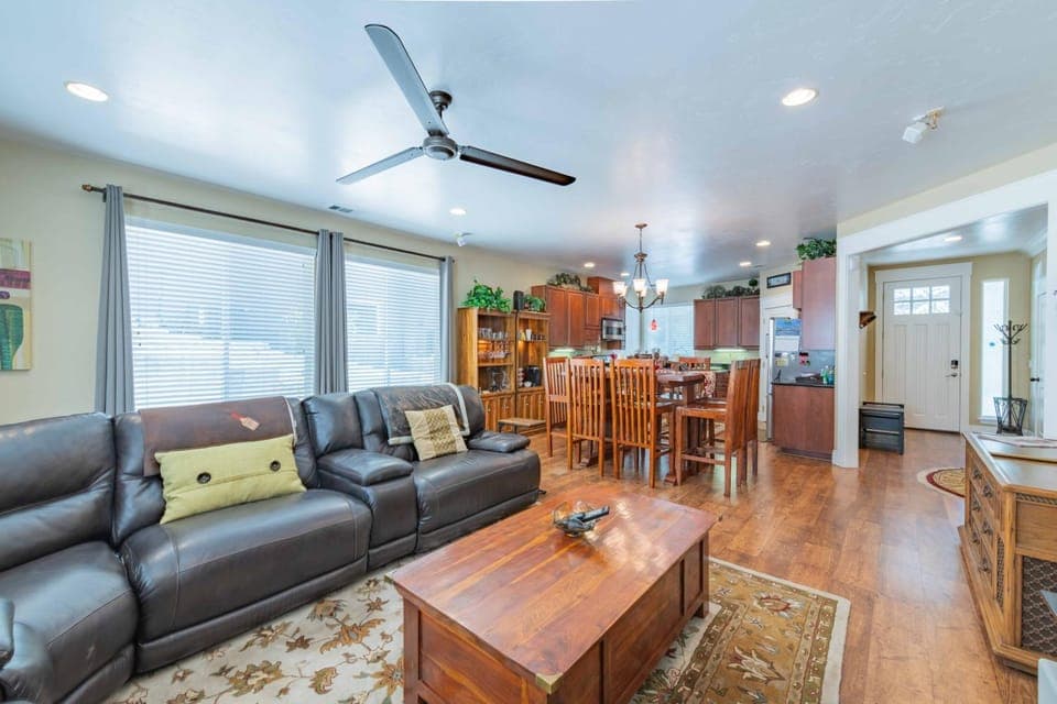 Living room, Seating area, Dining area