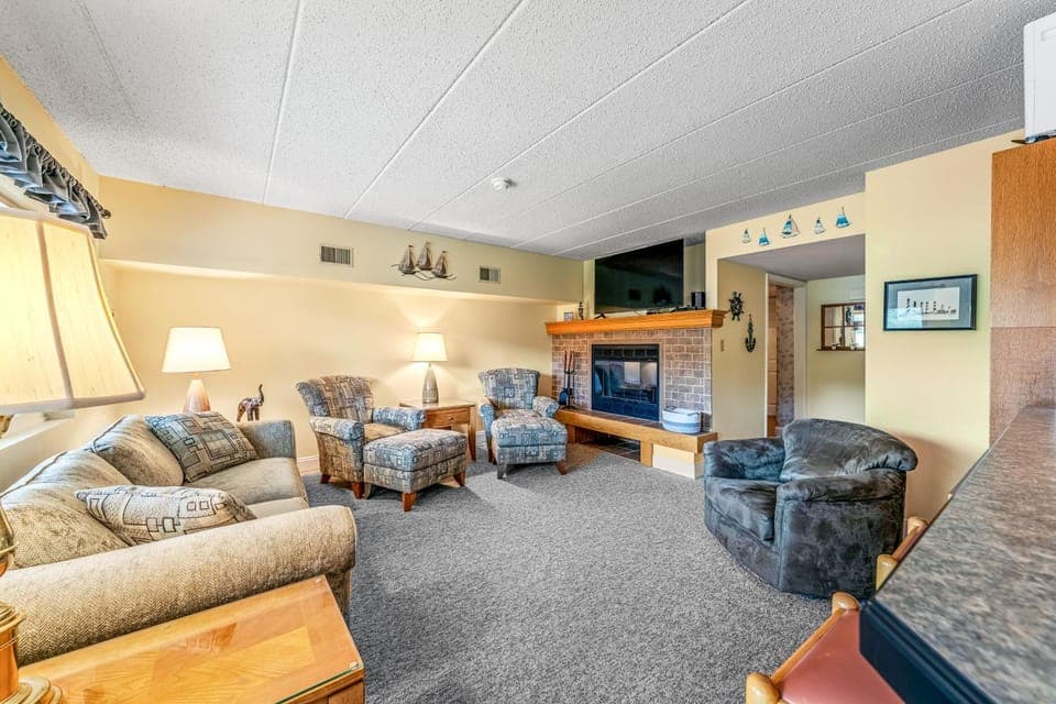 Epic Views & Pool Access! Gem on Big Boulder Lake House in Big Boulder Lake