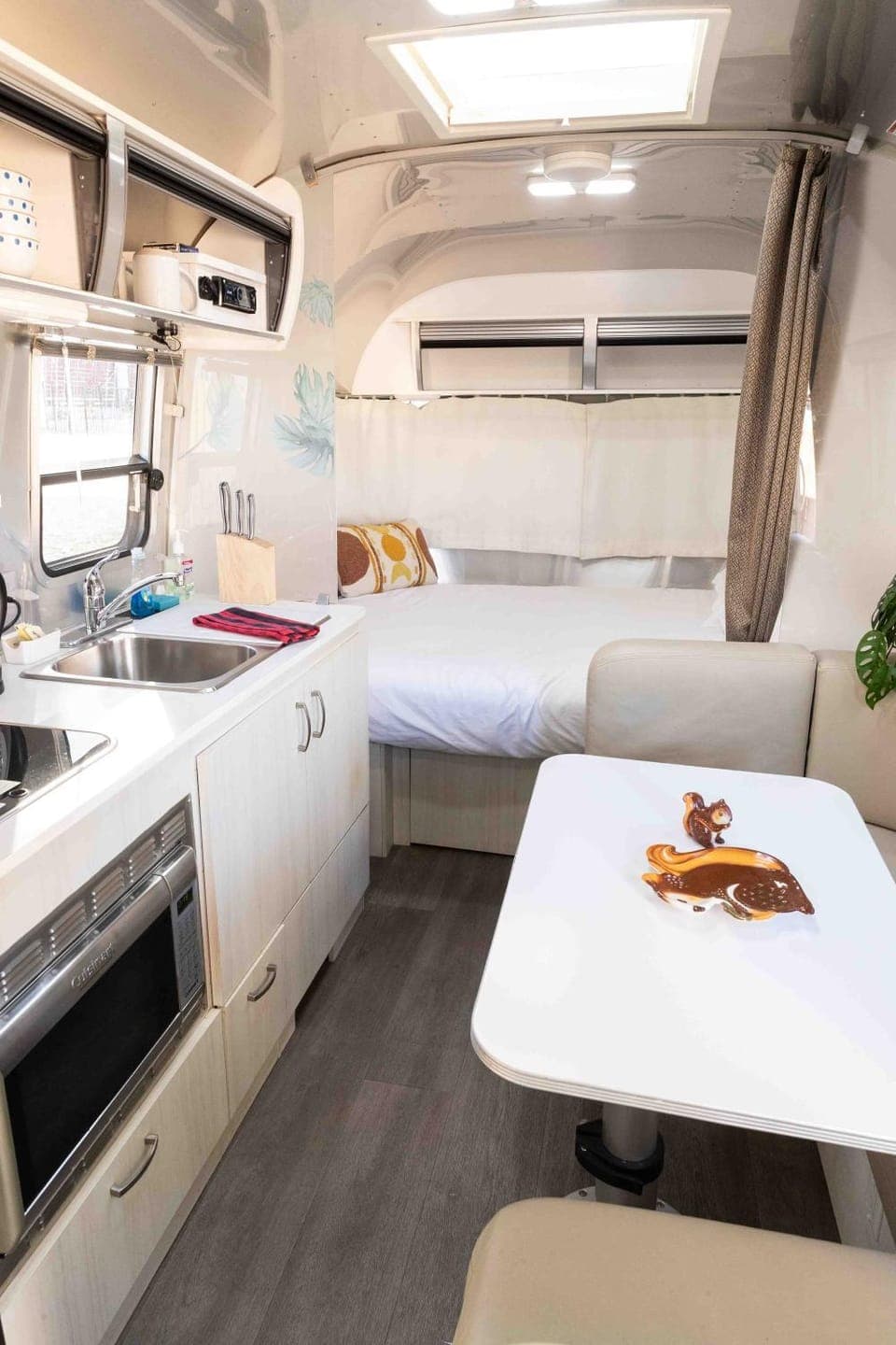 Bed, Kitchen or kitchenette, Dining area