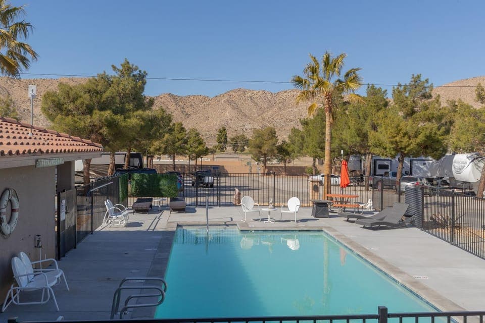 Property building, Patio, Day, Natural landscape, Mountain view, Pool view, Swimming pool, sunbed