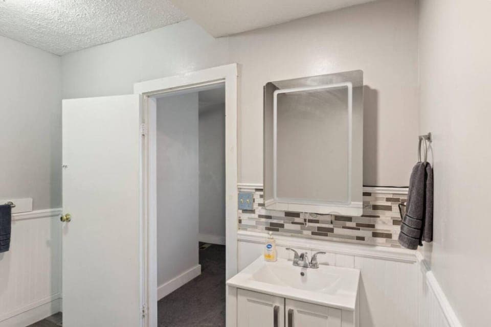 Shower, Bathroom, towels