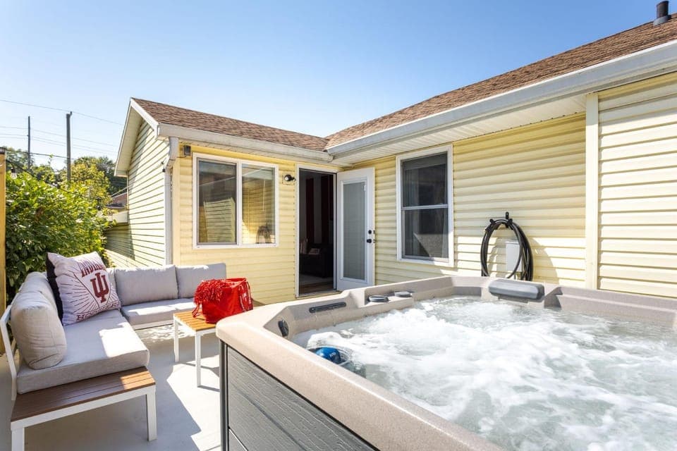 Patio, Day, Hot Tub, sunbed