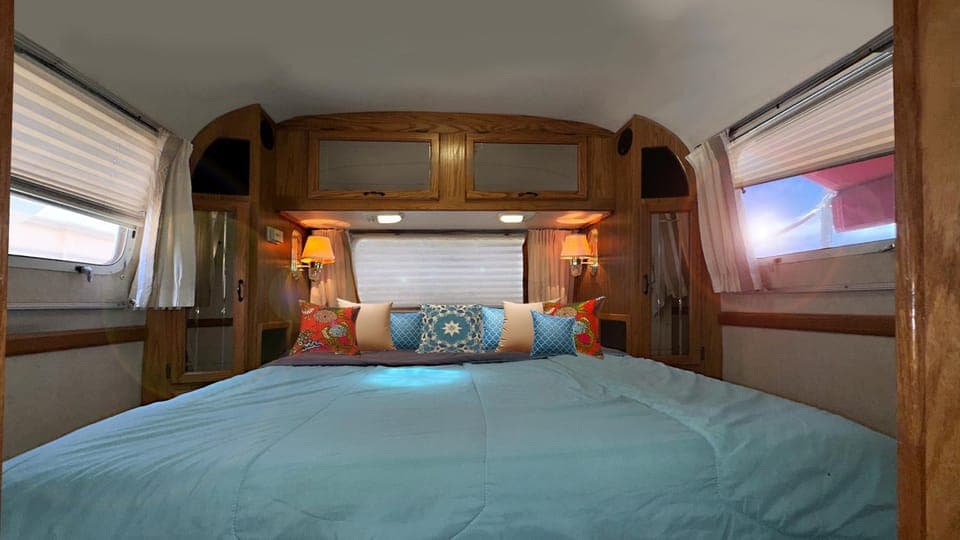 Bed, Photo of the whole room, Bedroom, Sea view, Street view, heating, air conditioner