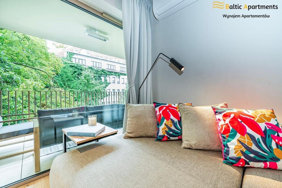 Bed, Day, View (from property/room), Balcony/Terrace, Living room