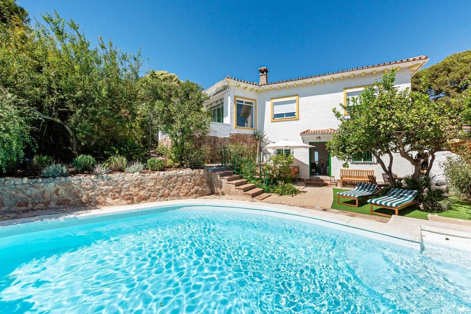 Property building, Garden, Pool view, Swimming pool