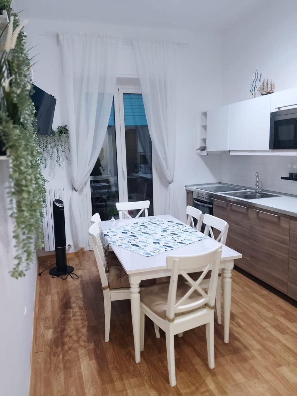 Communal kitchen, kitchen