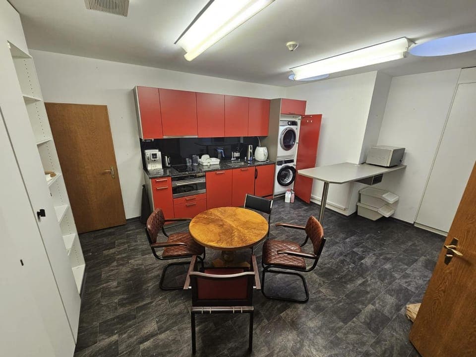 Neptune - Private Room with Shared Kitchen Shower and Toilet - Chur Old Town Bed and Breakfast in Chur