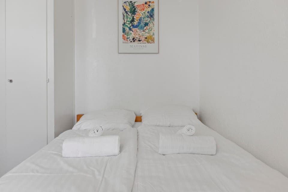 Bed, Photo of the whole room, Bedroom, towels, wardrobe