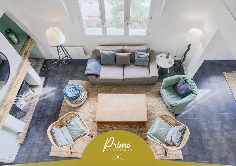 Living room, Seating area