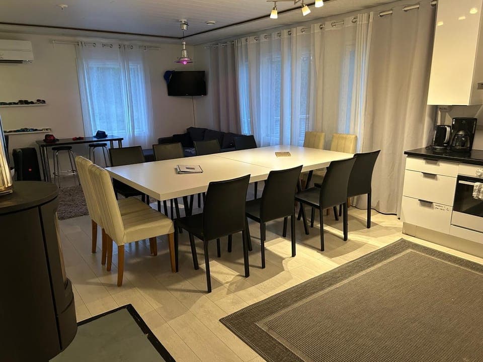 Seating area, Dining area