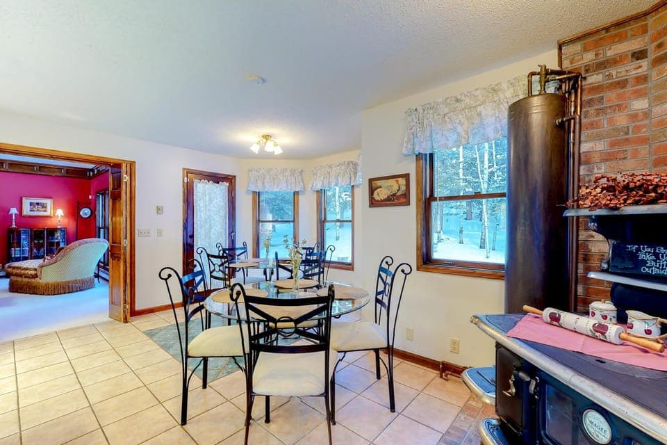 The Dragonfly Main House House in South Fork