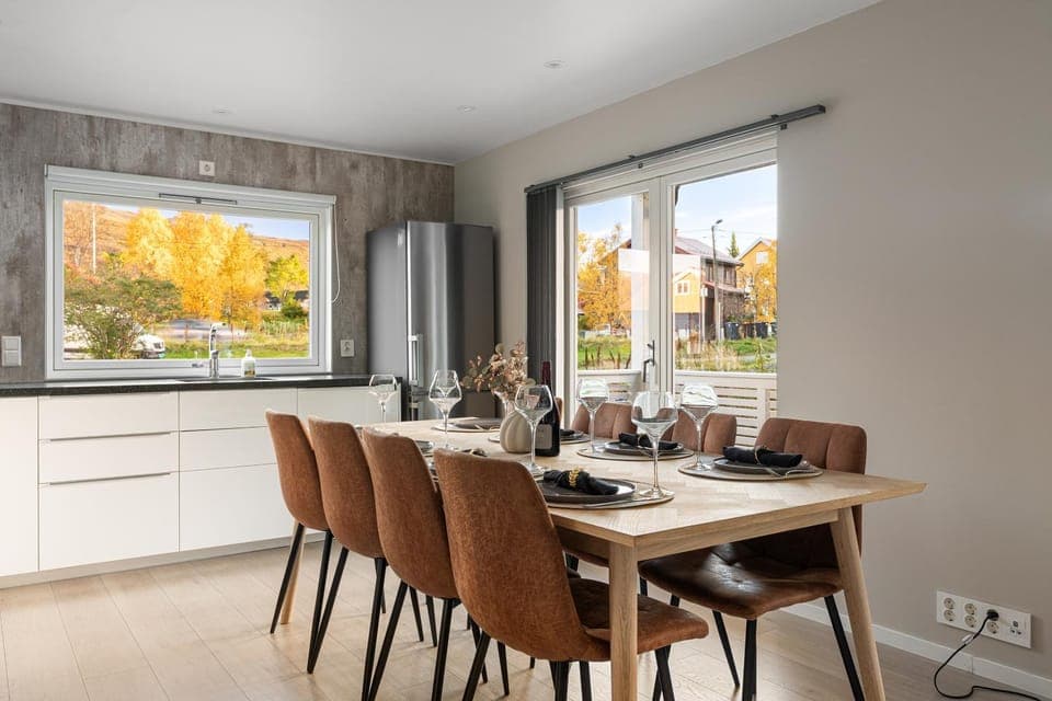 Kitchen or kitchenette, Living room, Seating area, Dining area