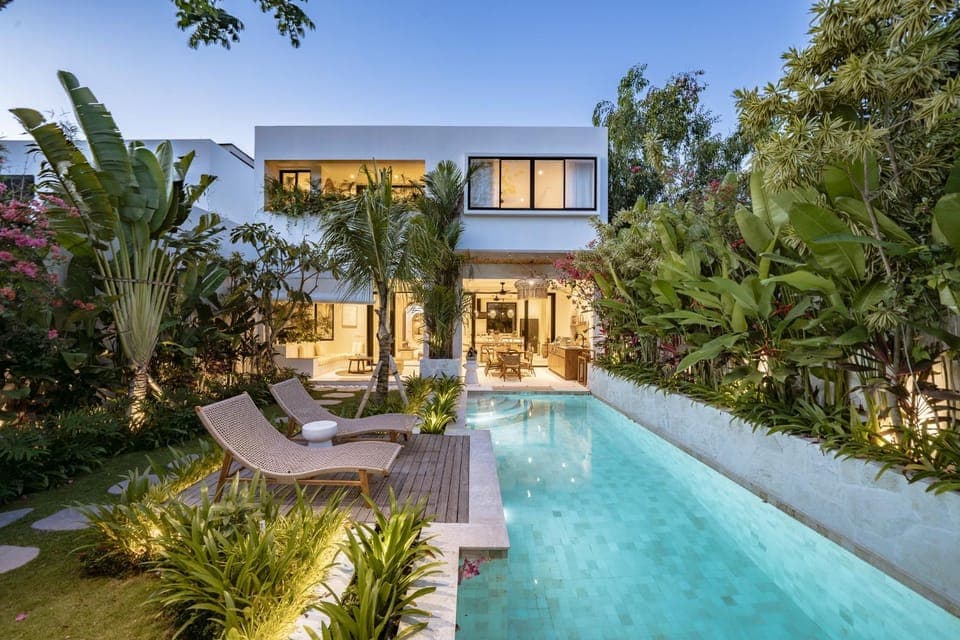 Property building, Patio, Garden, Garden view, Pool view, Swimming pool, sunbed