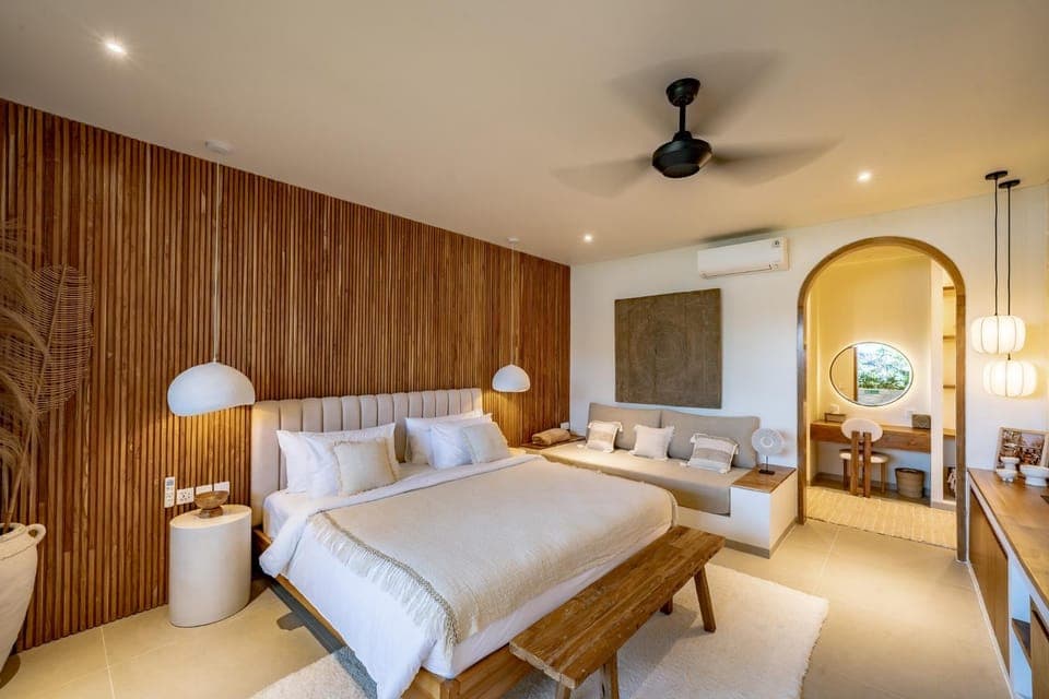 Bed, Seating area, Bedroom