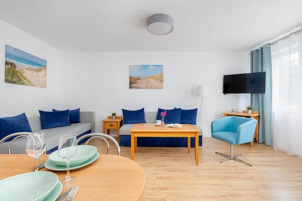 TV and multimedia, Living room, Seating area, Dining area, Evening entertainment