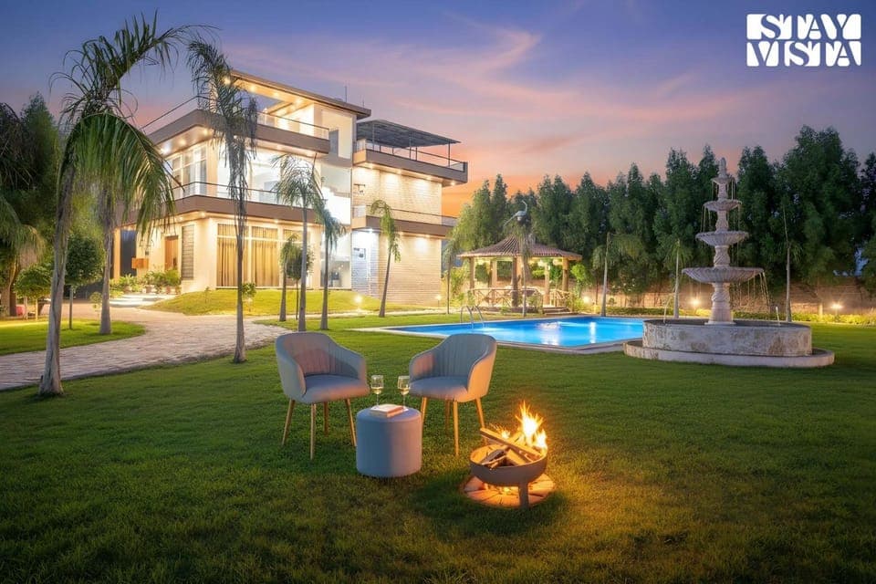 Property building, Swimming pool