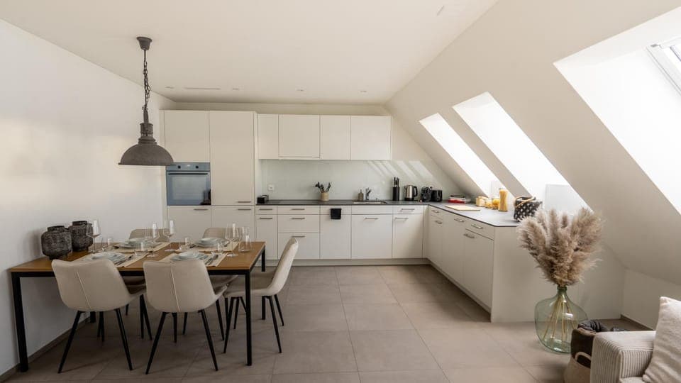 Kitchen or kitchenette, Living room, Seating area, Dining area, stove