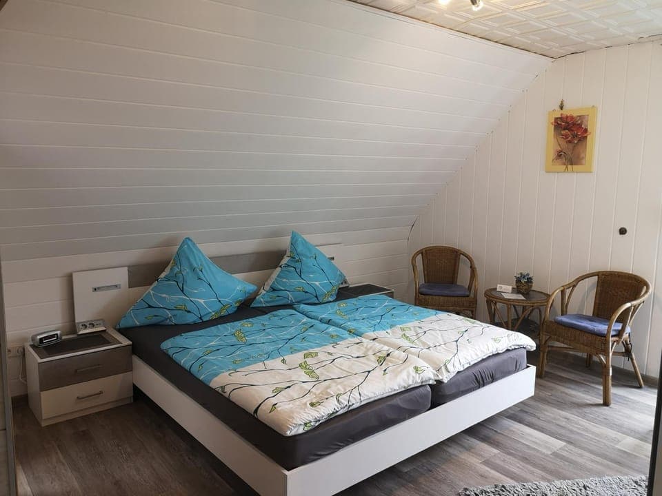 Bed, Photo of the whole room, Decorative detail